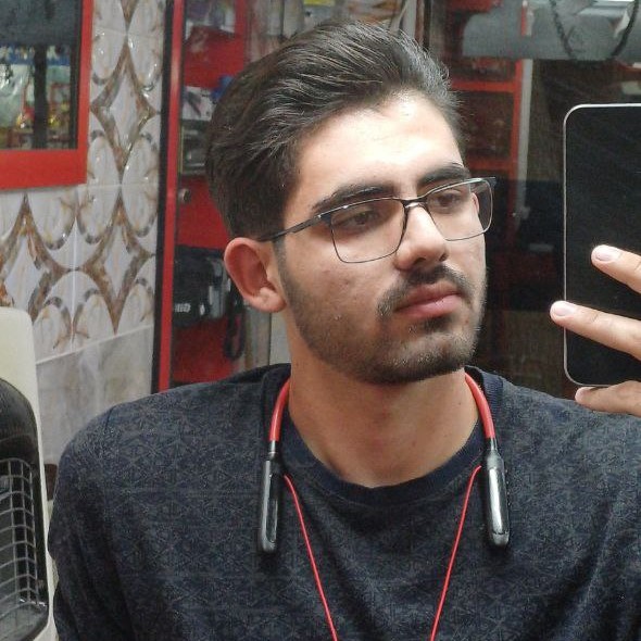 پویا عاقلی